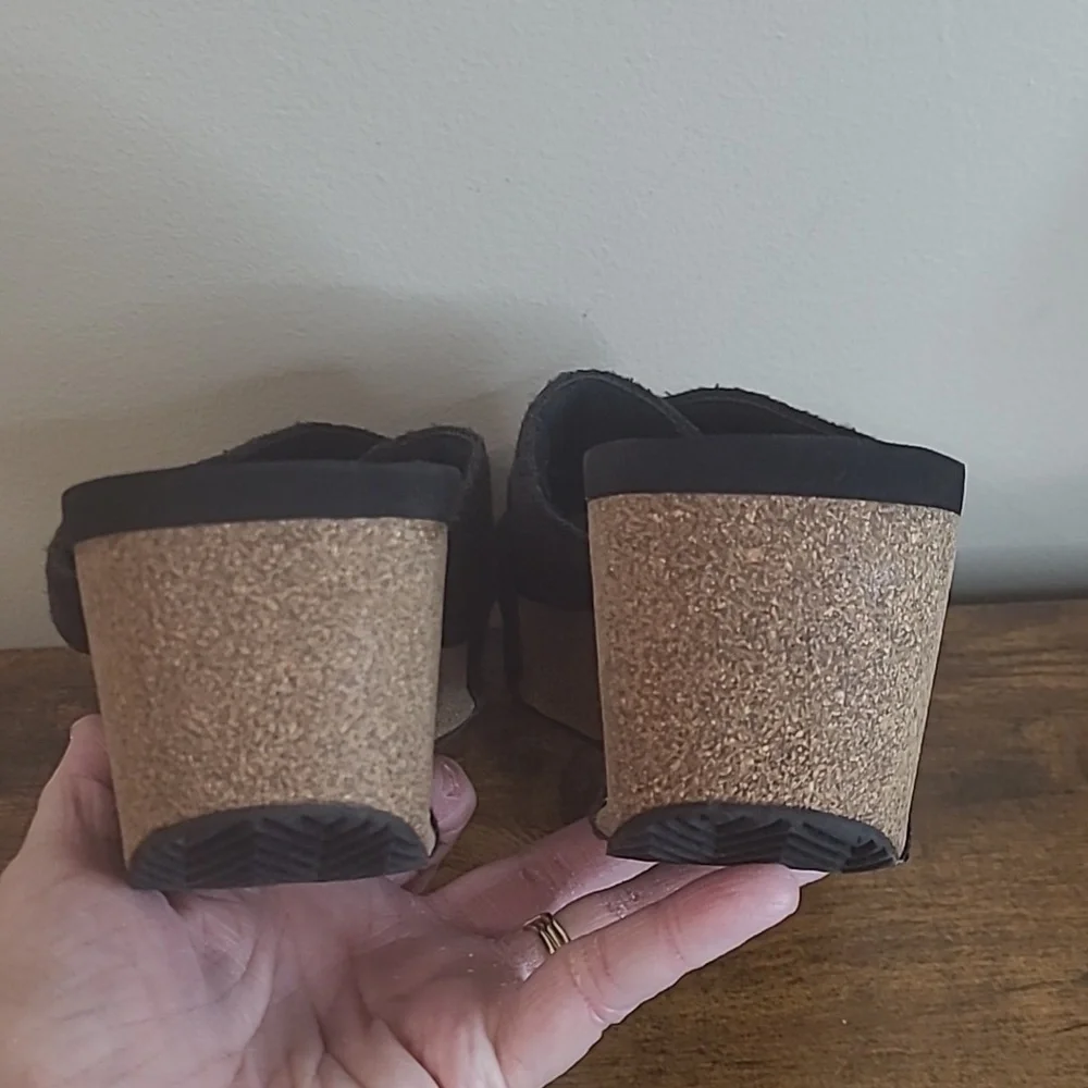 Volatile Black & Cork Platform Wedge Sandals with Padded Fabric Straps size 9